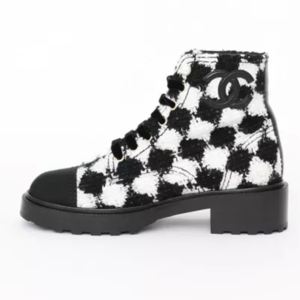 RARE Chanel 2021 Interlocking CC Logo Tweed and Crossgrain Boots